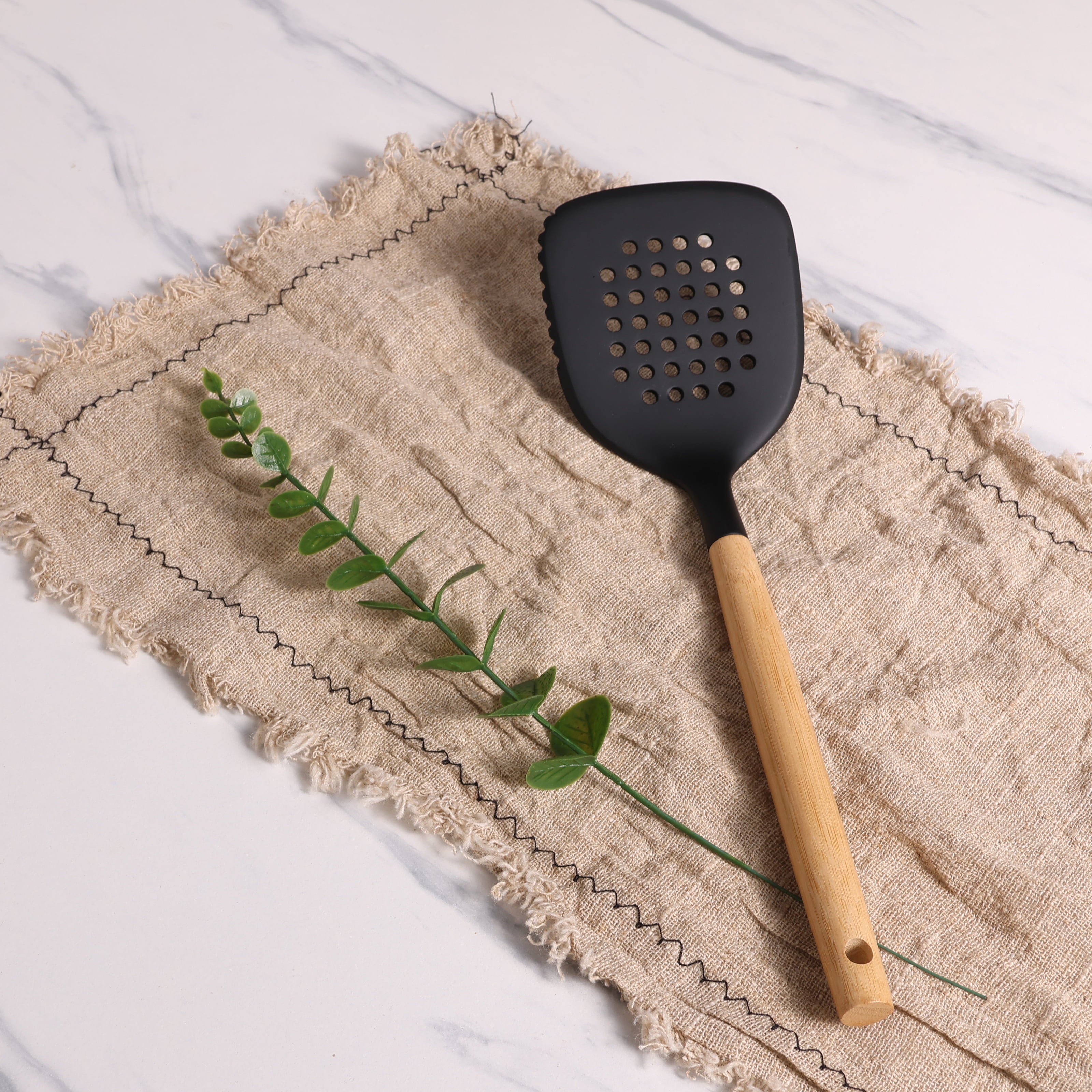 Kitchen and Cooking Utensil Turner, 13" L, Black