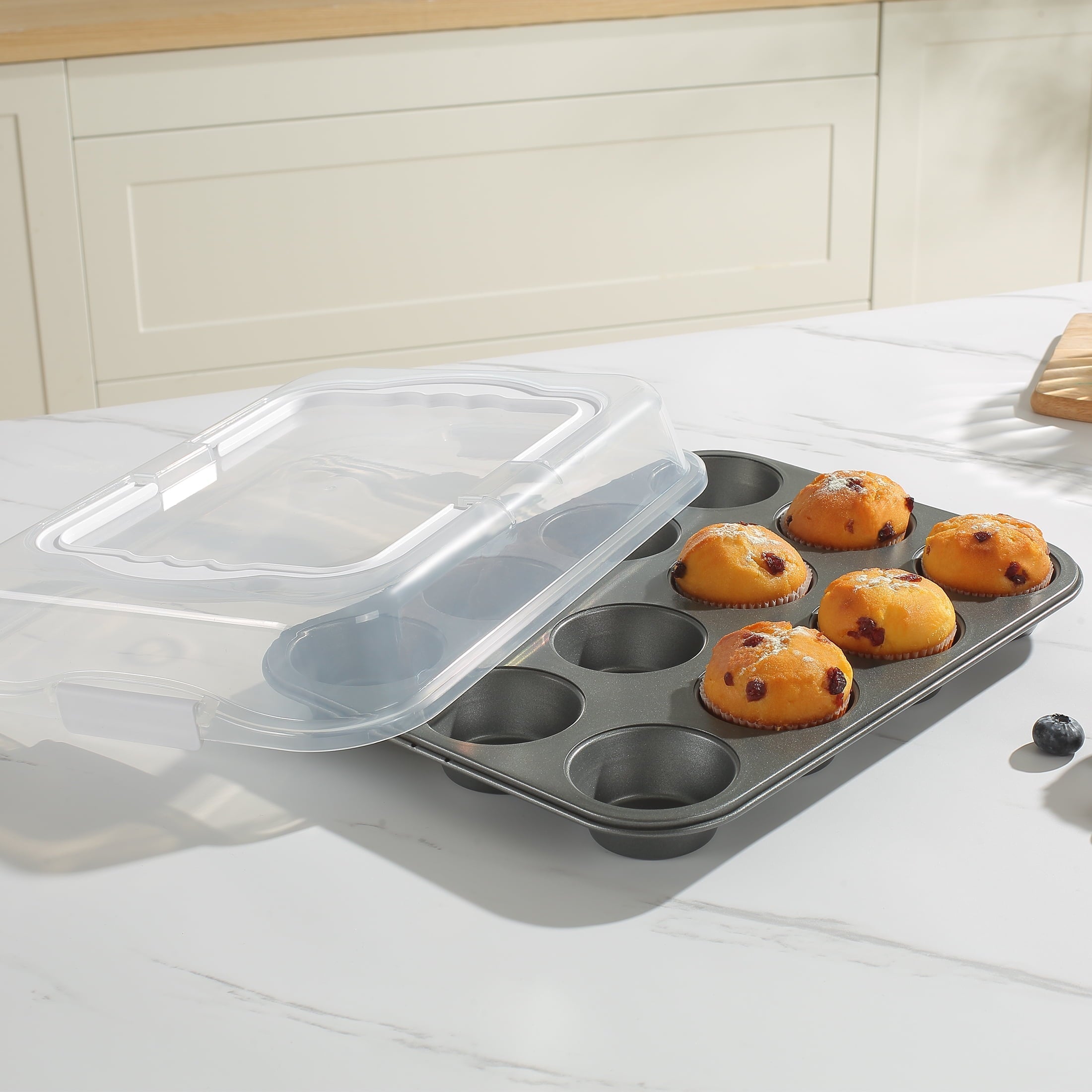 12 Cup Muffin Pan with Covered Carrier, Carbon Steel Bakeware, Plastic Cover